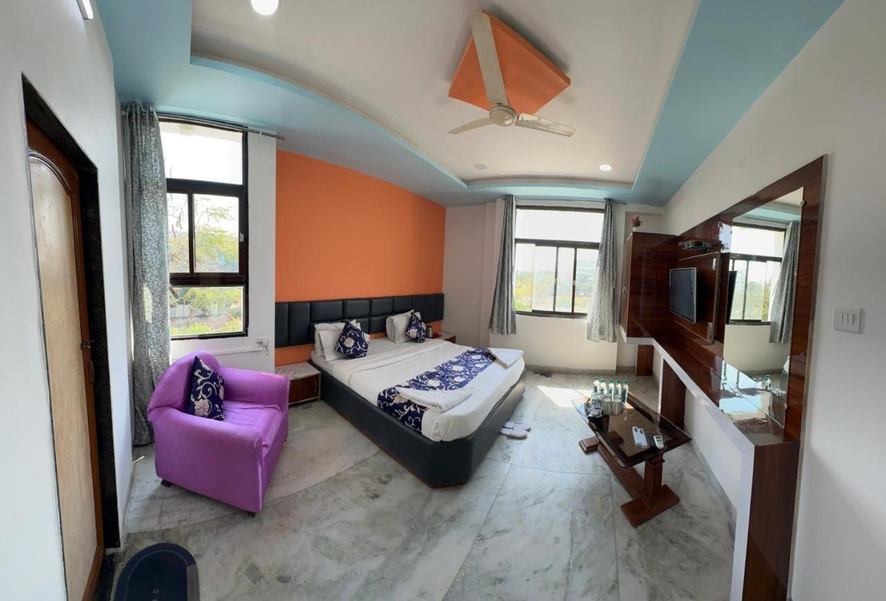 Hotel Indore Palace - Feel At Home Shirdi Dış mekan fotoğraf